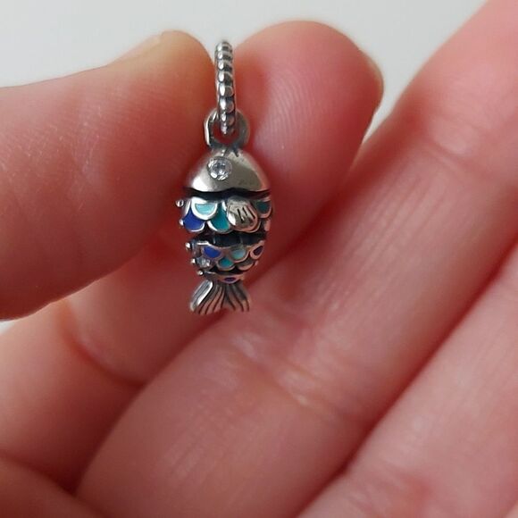 925 Sterling Silver Fish Charm - Picture 4 of 7